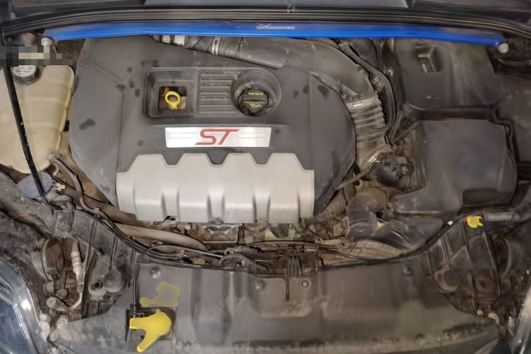 Used Ford Focus 2013 2.0T ST Standard Edition Engine Bay