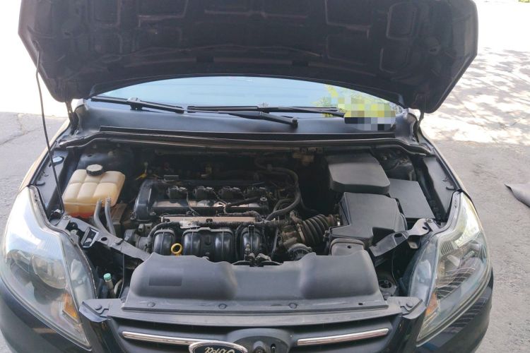 Used Ford Focus 2013 Sedan Classic 1.8L Manual Base Model Engine Bay