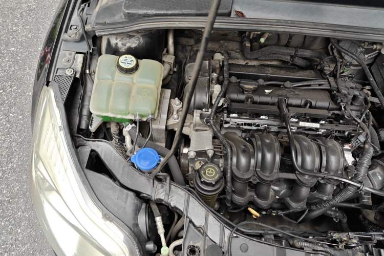Used Ford Focus 2013 Sedan Classic 1.8L Automatic Millionth Anniversary Edition Engine Bay Right