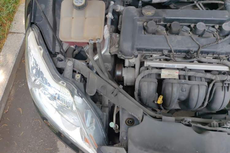 Used Ford Focus 2013 Sedan Classic 1.8L Manual Fashion Edition Engine Bay Right