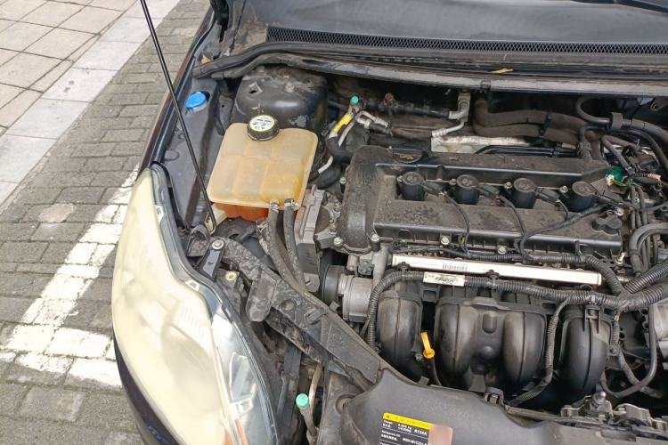 Used Ford Focus 2013 Sedan Classic 1.8L Manual Base Model Engine Bay Right
