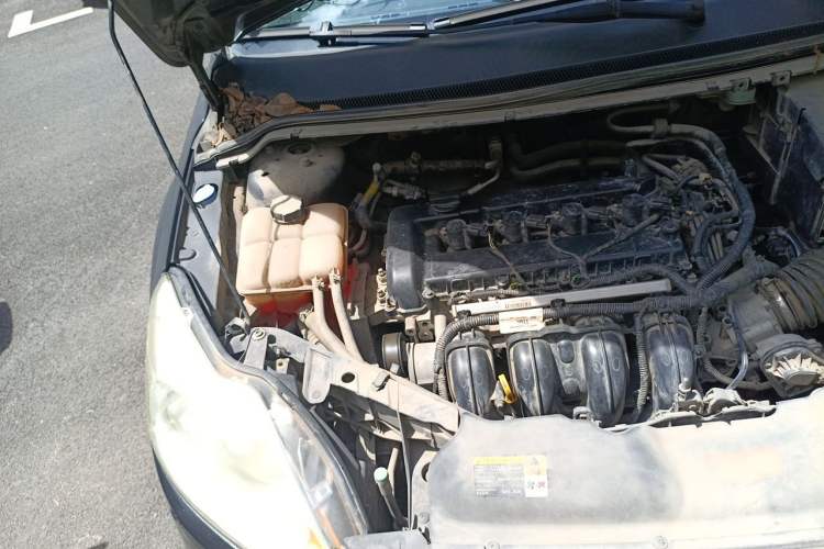 Used Ford Focus 2013 Sedan Classic 1.8L Manual Base Model Engine Bay Right