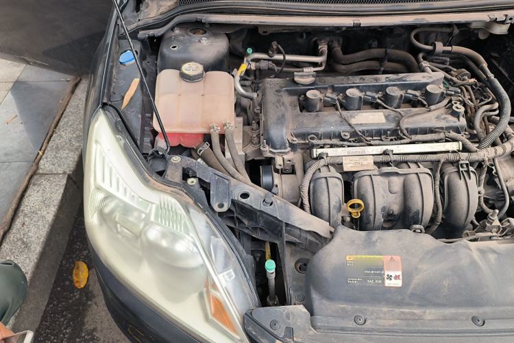 Used Ford Focus 2013 Sedan Classic 1.8L Manual Base Model Engine Bay Right