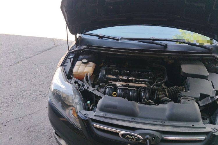 Used Ford Focus 2013 Sedan Classic 1.8L Manual Base Model Engine Bay Right