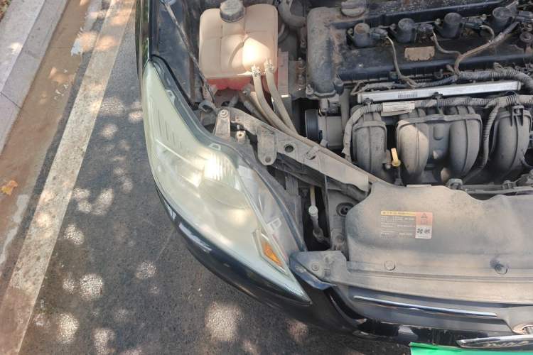 Used Ford Focus 2013 Sedan Classic 1.8L Manual Base Model Engine Bay Right
