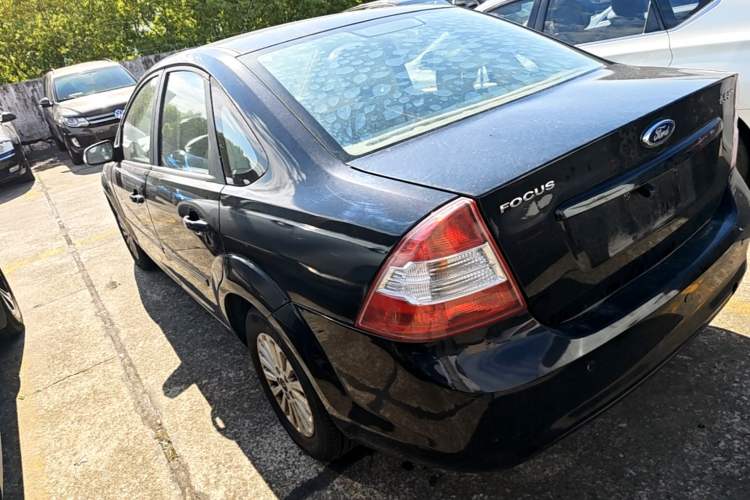 Used Ford Focus 2013 Sedan Classic 1.8L Automatic Fashion Edition Exterior 2