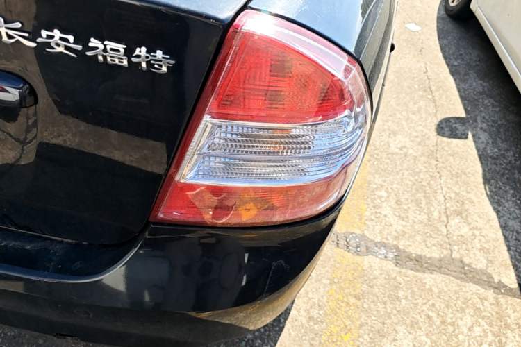 Used Ford Focus 2013 Sedan Classic 1.8L Automatic Fashion Edition Exterior 3