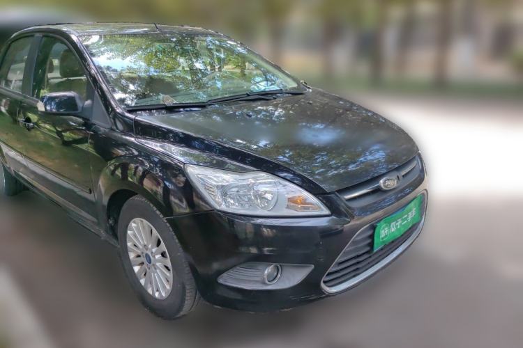 Used Ford Focus 2013 Sedan Classic 1.8L Manual Fashion Edition Front Right 45 Deg