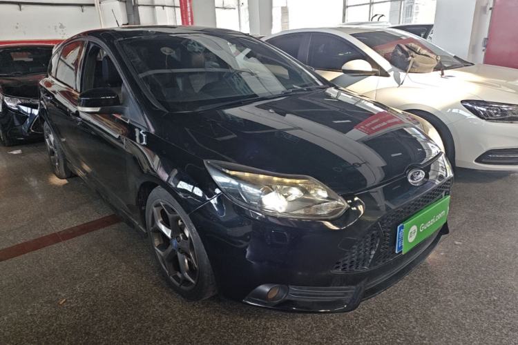 Used Ford Focus 2013 2.0T ST Standard Edition Front Right 45 Deg