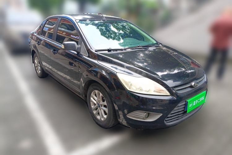 Used Ford Focus 2013 Sedan Classic 1.8L Manual Base Model Front Right 45 Deg