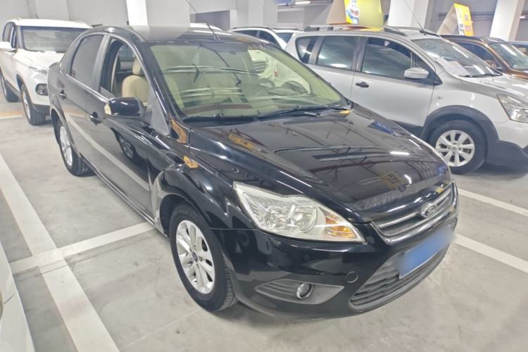 Used Ford Focus 2013 Sedan Classic 1.8L Automatic Base Model Front Right 45 Deg