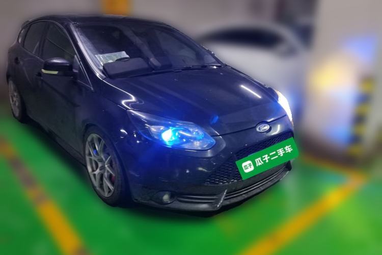 Used Ford Focus 2013 2.0T ST Standard Edition Front Right 45 Deg