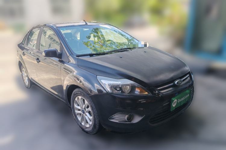 Used Ford Focus 2013 Sedan Classic 1.8L Manual Base Model Front Right 45 Deg