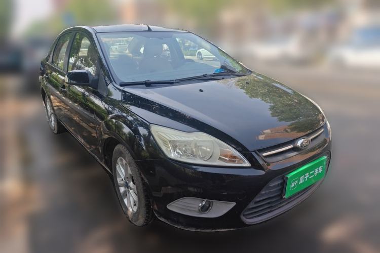 Used Ford Focus 2013 Sedan Classic 1.8L Manual Base Model Front Right 45 Deg