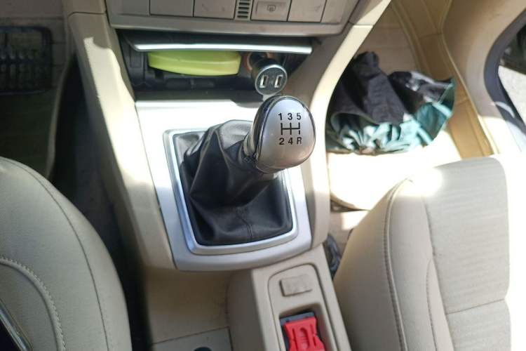 Used Ford Focus 2013 Sedan Classic 1.8L Manual Base Model Gear Lever