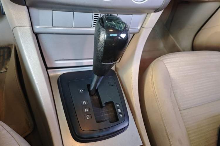 Used Ford Focus 2013 Sedan Classic 1.8L Automatic Millionth Anniversary Edition Gear Lever