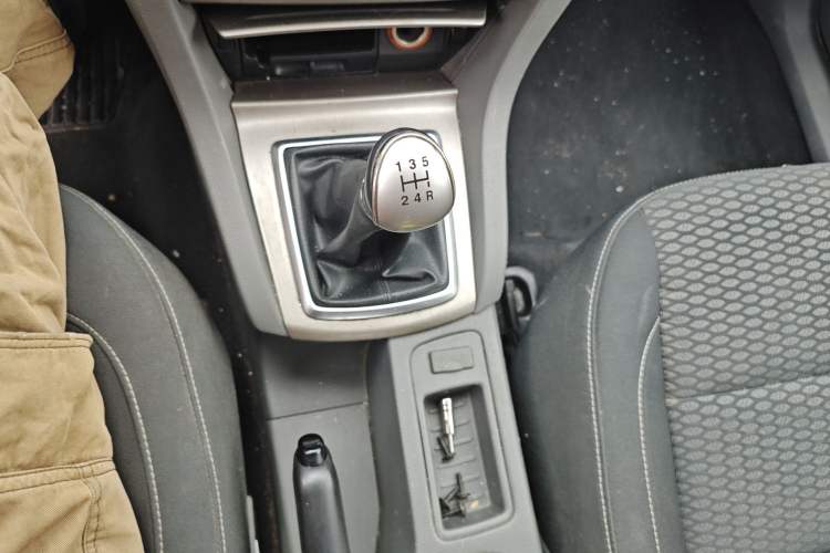 Used Ford Focus 2013 Hatchback Classic 1.8L Manual Base Model Gear Lever