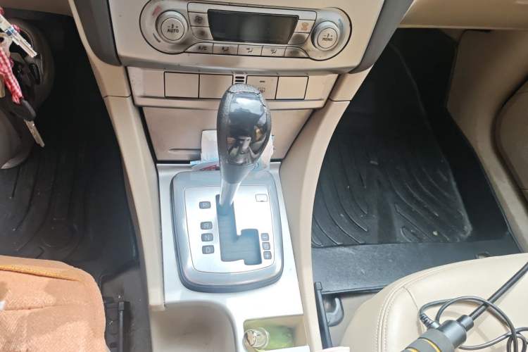 Used Ford Focus 2013 Sedan Classic 1.8L Automatic Fashion Edition Gear Lever
