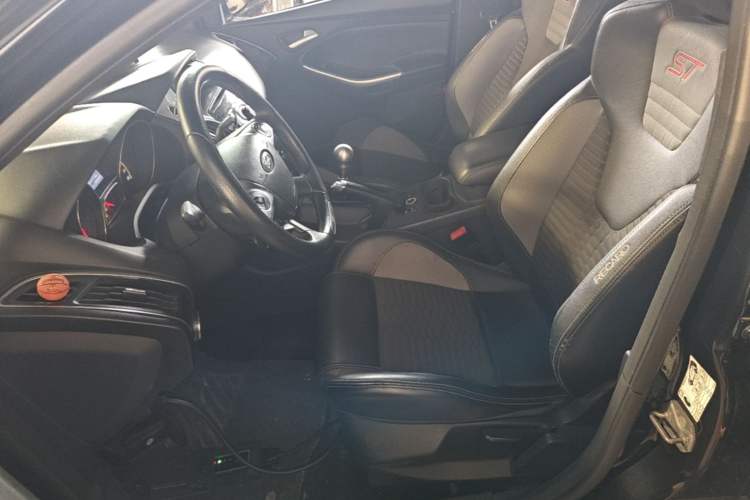 Used Ford Focus 2013 2.0T ST Standard Edition Left Front Seat