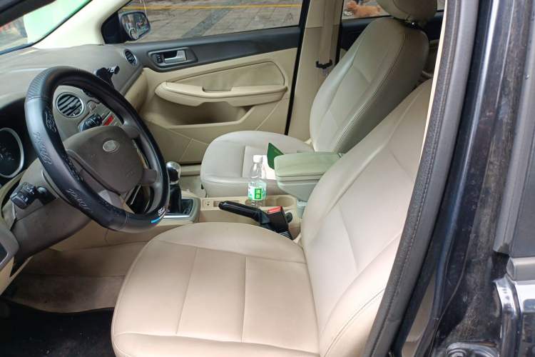 Used Ford Focus 2013 Sedan Classic 1.8L Manual Base Model Left Front Seat
