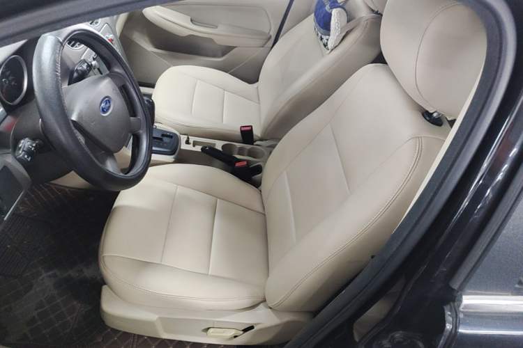 Used Ford Focus 2013 Sedan Classic 1.8L Automatic Base Model Left Front Seat