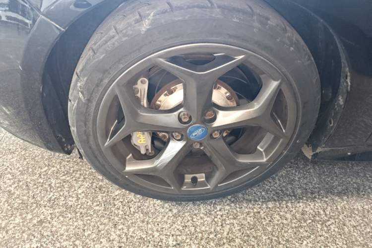 Used Ford Focus 2013 2.0T ST Standard Edition Left Front Wheel Hub