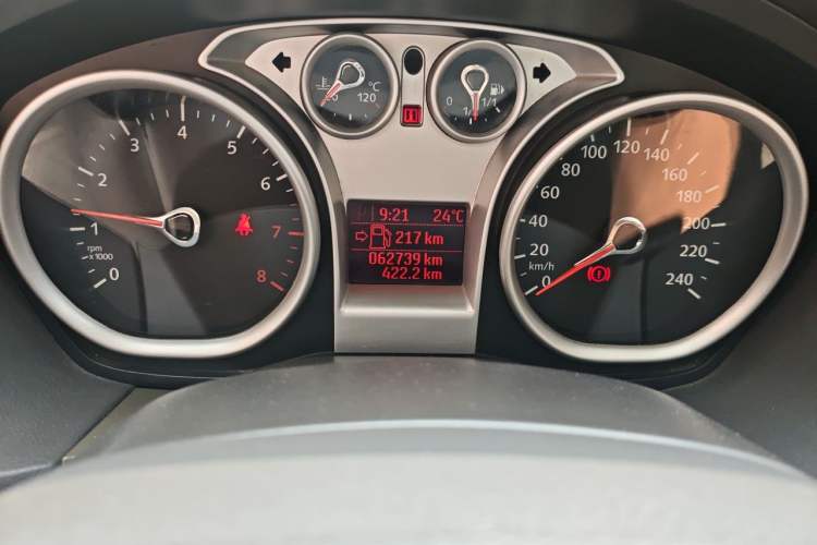Used Ford Focus 2013 Sedan Classic 1.8L Automatic Fashion Edition Odometer Close Up