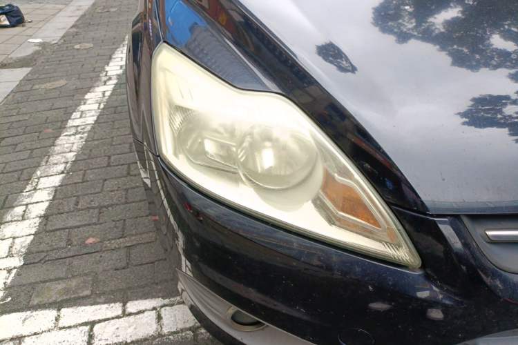 Used Ford Focus 2013 Sedan Classic 1.8L Manual Base Model Right Front Headlight