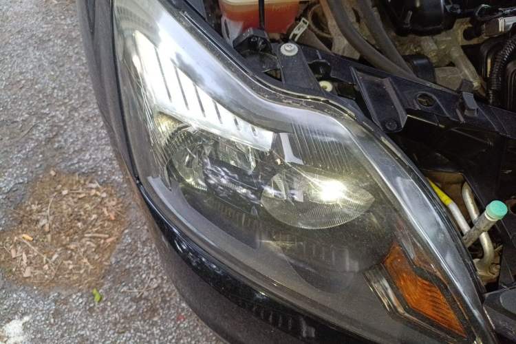 Used Ford Focus 2013 Hatchback Classic 1.8L Automatic Millionth Anniversary Edition Right Front Headlight