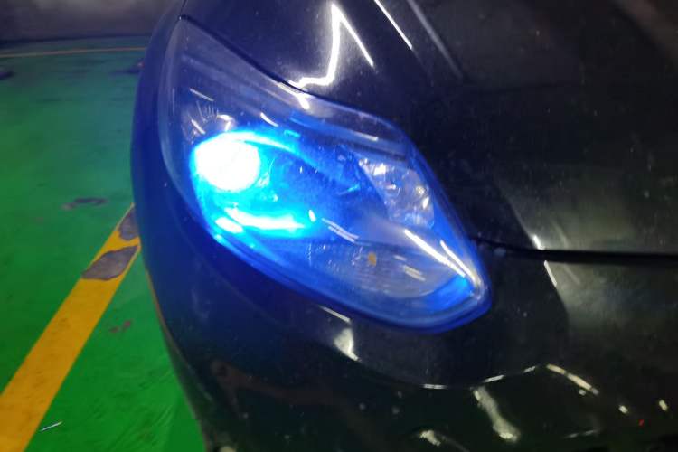 Used Ford Focus 2013 2.0T ST Standard Edition Right Front Headlight