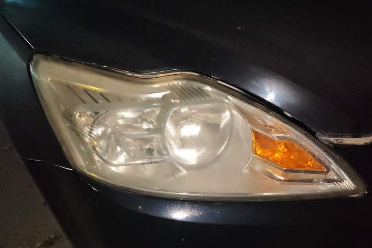 Used Ford Focus 2013 Sedan Classic 1.8L Automatic Base Model Right Front Headlight