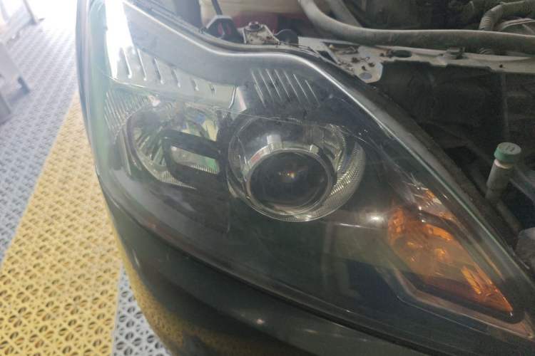 Used Ford Focus 2013 Hatchback Classic 1.8L Manual Base Model Right Front Headlight