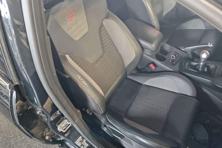 Used Ford Focus 2013 2.0T ST Standard Edition Right Front Seat
