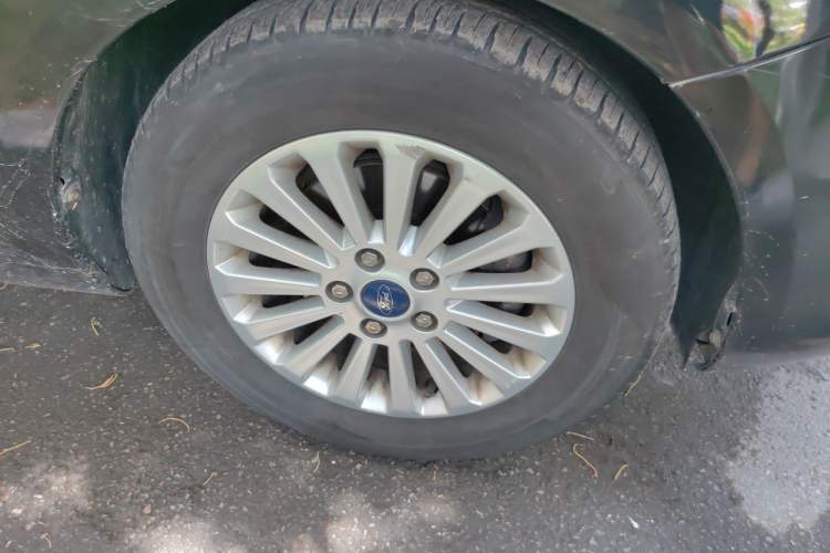 Used Ford Focus 2013 Sedan Classic 1.8L Manual Fashion Edition Right Front Wheel Hub