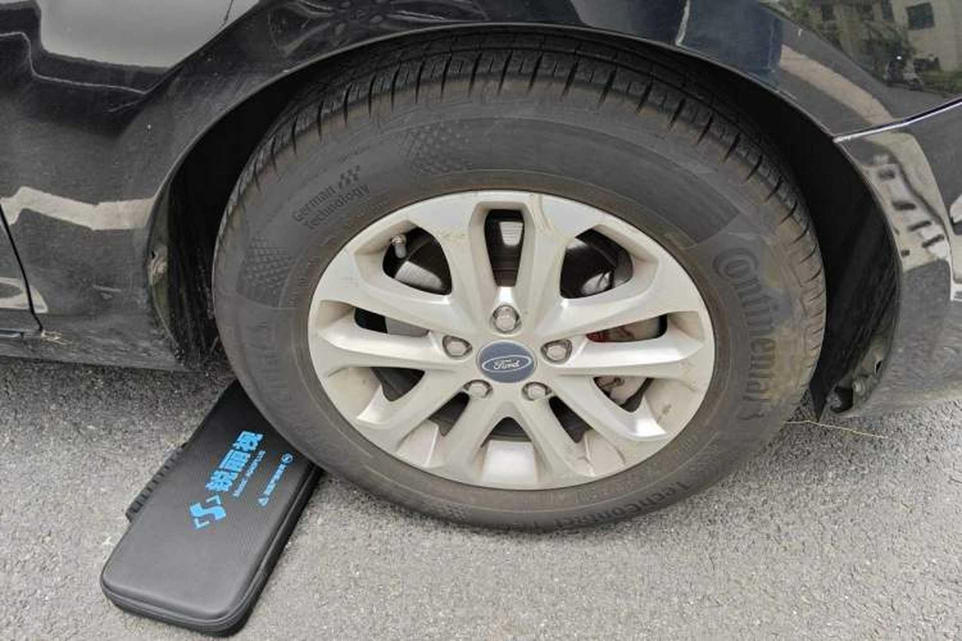 Used Ford Focus 2013 Hatchback Classic 1.8L Automatic Millionth Anniversary Edition Right Front Wheel Hub