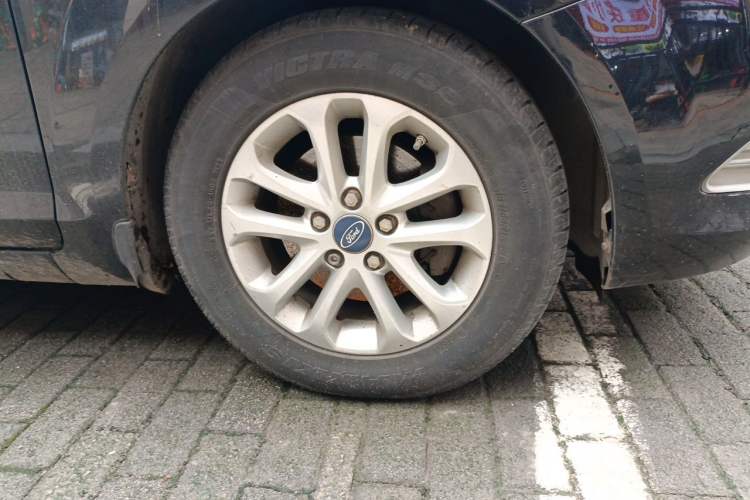 Used Ford Focus 2013 Sedan Classic 1.8L Manual Base Model Right Front Wheel Hub