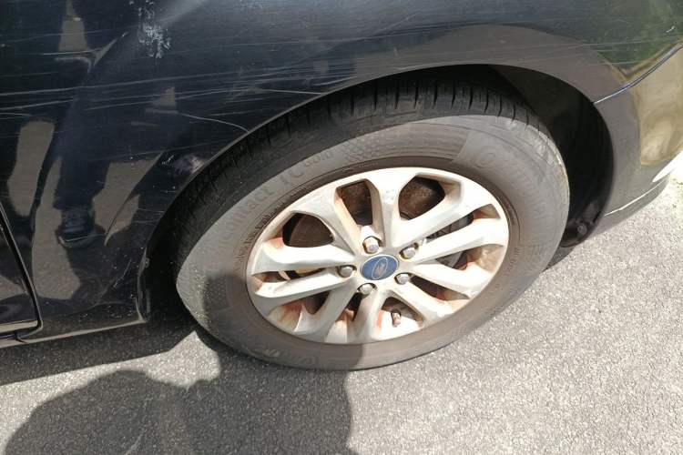 Used Ford Focus 2013 Sedan Classic 1.8L Manual Base Model Right Front Wheel Hub