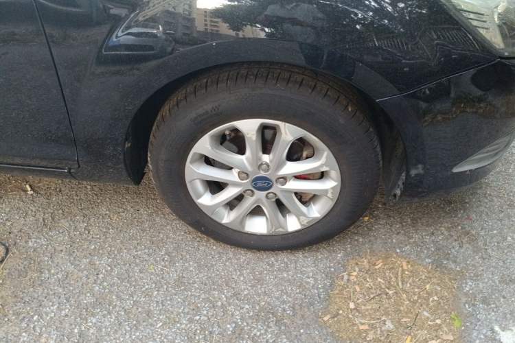Used Ford Focus 2013 Hatchback Classic 1.8L Automatic Millionth Anniversary Edition Right Front Wheel Hub