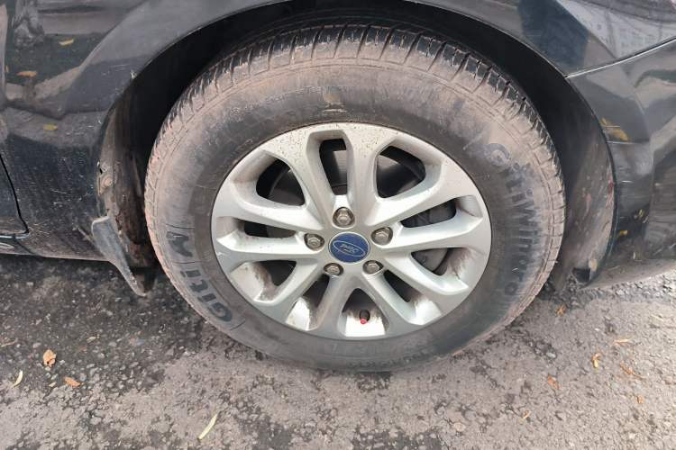 Used Ford Focus 2013 Sedan Classic 1.8L Manual Base Model Right Front Wheel Hub