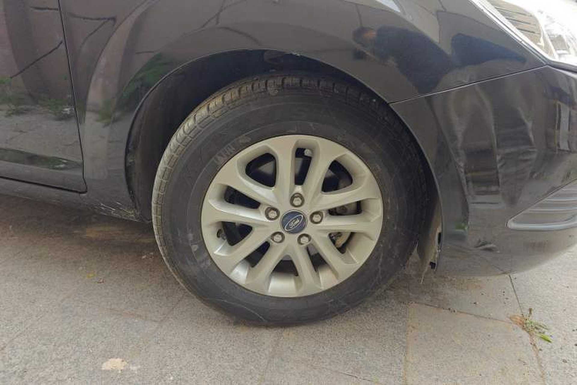 Used Ford Focus 2013 Sedan Classic 1.8L Automatic Millionth Anniversary Edition Right Front Wheel Hub