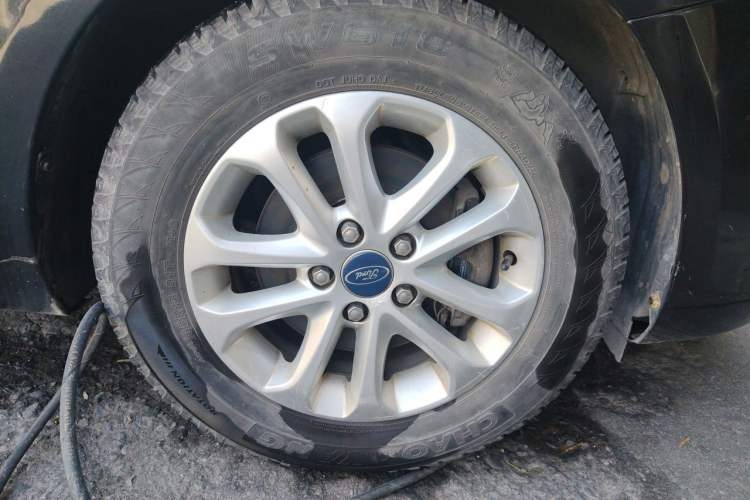 Used Ford Focus 2013 Sedan Classic 1.8L Manual Base Model Right Front Wheel Hub