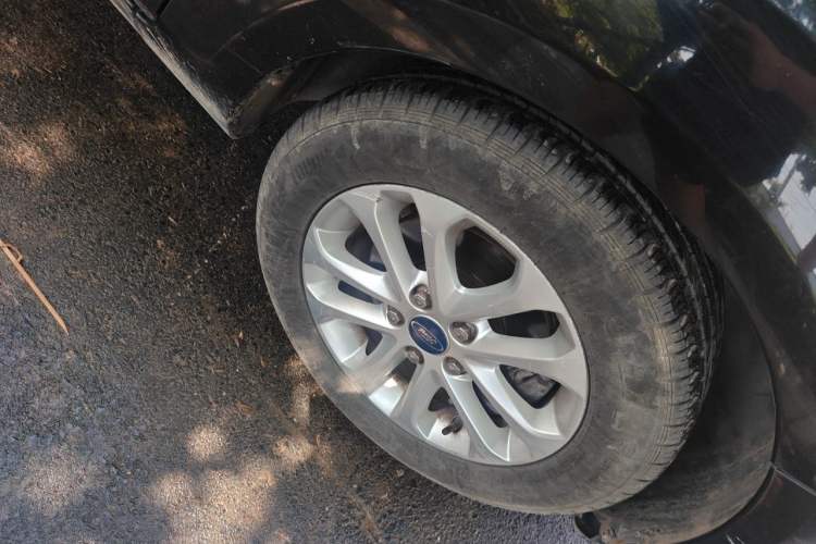 Used Ford Focus 2013 Sedan Classic 1.8L Manual Base Model Right Front Wheel Hub