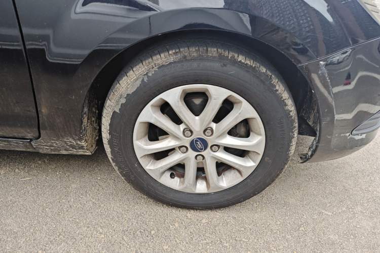 Used Ford Focus 2013 Hatchback Classic 1.8L Manual Base Model Right Front Wheel Hub