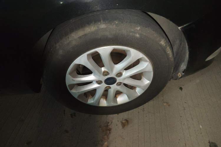Used Ford Focus 2013 Sedan Classic 1.8L Automatic Base Model Right Front Wheel Hub