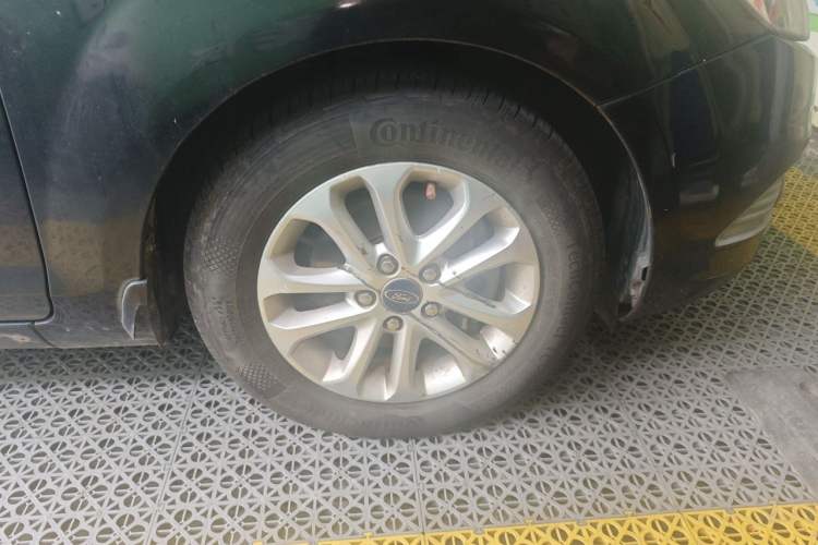 Used Ford Focus 2013 Hatchback Classic 1.8L Manual Base Model Right Front Wheel Hub