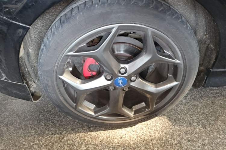 Used Ford Focus 2013 2.0T ST Standard Edition Right Rear Wheel Hub