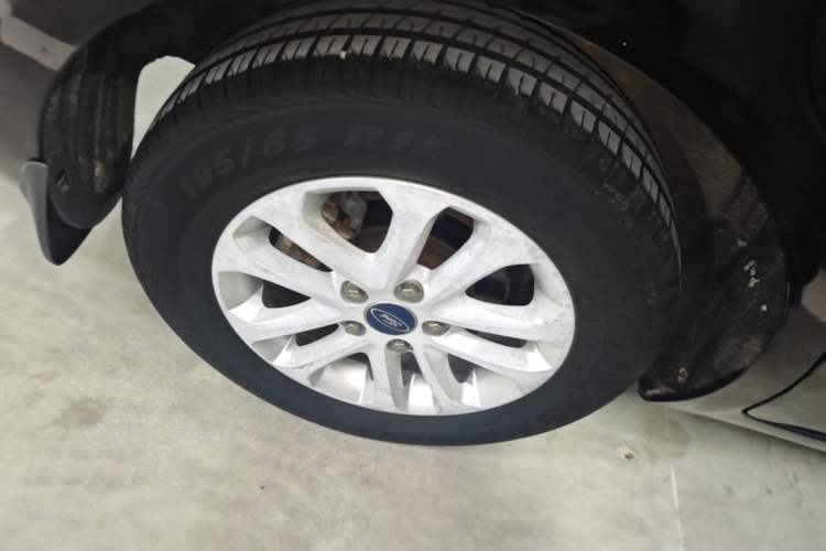 Used Ford Focus 2013 Sedan Classic 1.8L Automatic Base Model Right Rear Wheel Hub
