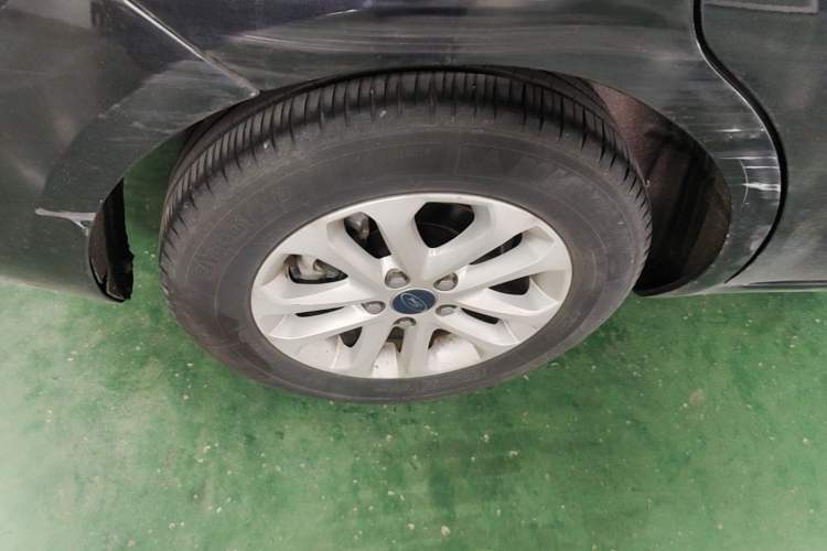 Used Ford Focus 2013 Sedan Classic 1.8L Automatic Base Model Right Rear Wheel Hub