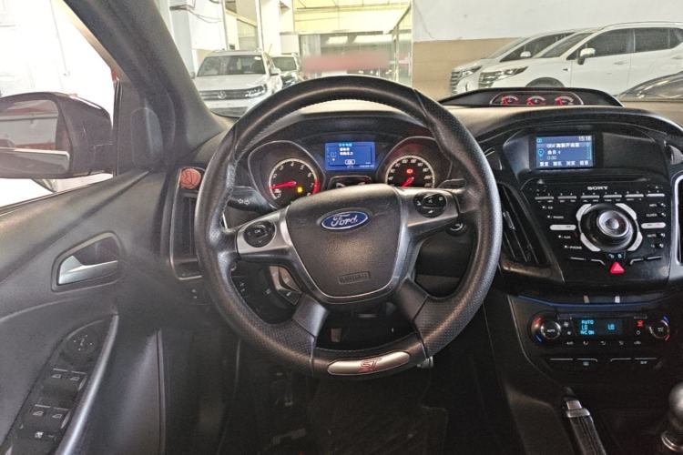Used Ford Focus 2013 2.0T ST Standard Edition Steering Wheel