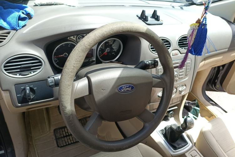 Used Ford Focus 2013 Sedan Classic 1.8L Manual Base Model Steering Wheel
